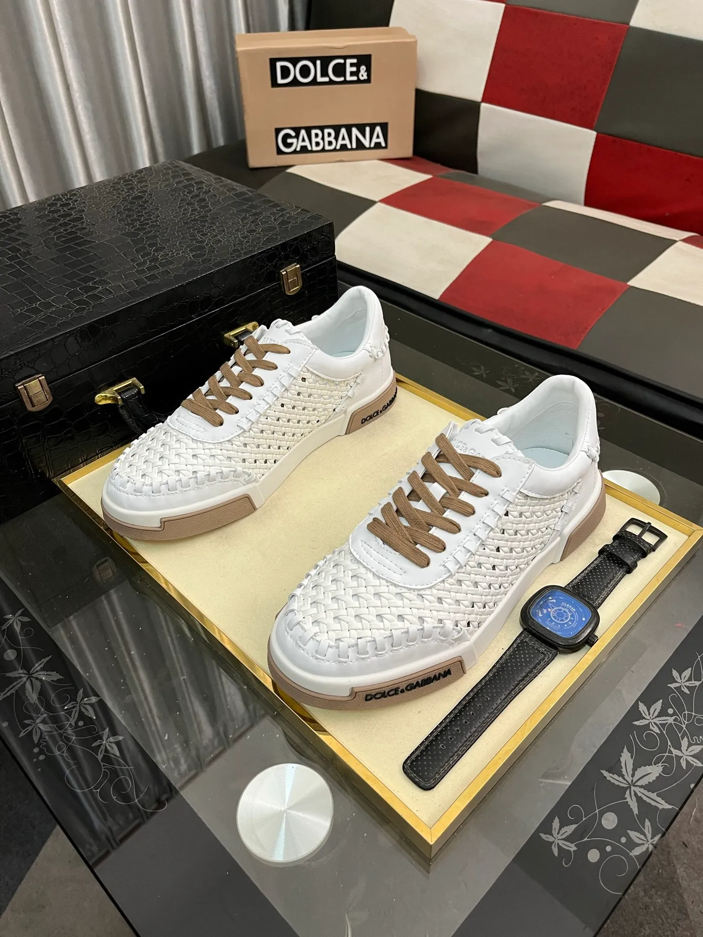 Men's shoes 💰458⌚️⌚️DG's latest popular casual shoes 🔥🔥, the tongue has the brand's iconic details, and the combination of silk cowhide and cow suede enhances the style. Fashionable and versatile, it can complement any look. Create an exquisite design with unique dynamic vitality and modern atmosphere, showing modern elegance. Size: 38-463️⃣Colors available
